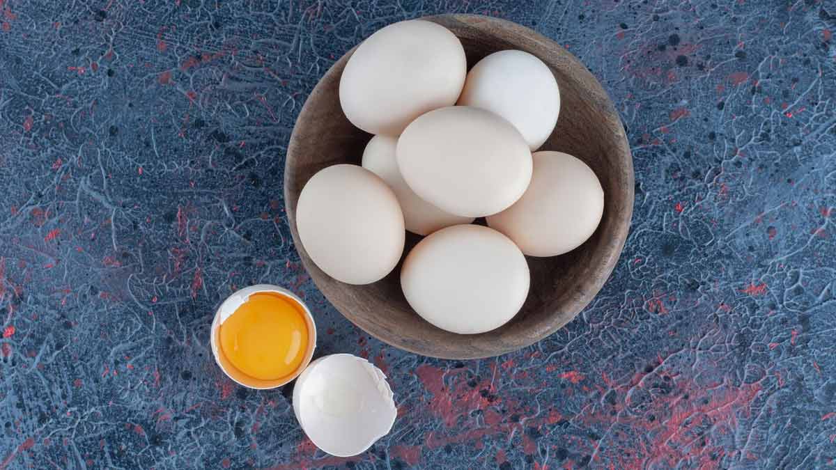 How To Use Egg On Hair| बालों में अंडा लगाने के फायदे| Egg Benefits Balon Ke Liye | how to use egg for hair thickness | HerZindagi How To Use Egg On Hair| बालों में अंडा लगाने के फायदे| Egg Benefits Balon Ke Liye | how to use egg for hair thickness | HerZindagi