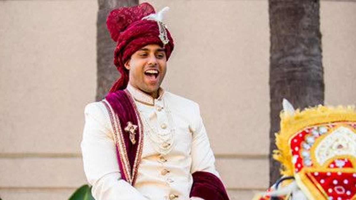 groom on hourse ritual