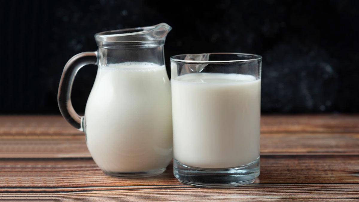 How to Check Fake Milk|दूध में मिलावट|Dudh Me Pani Ki Milawat Kaise Check  Karen | how to check if milk is pure | HerZindagi