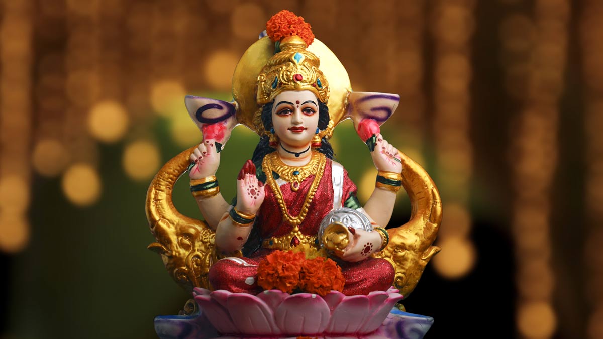 how to decorate devi laxmi in diwali
