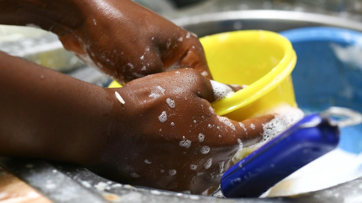 how to do kitchen sink cleaning