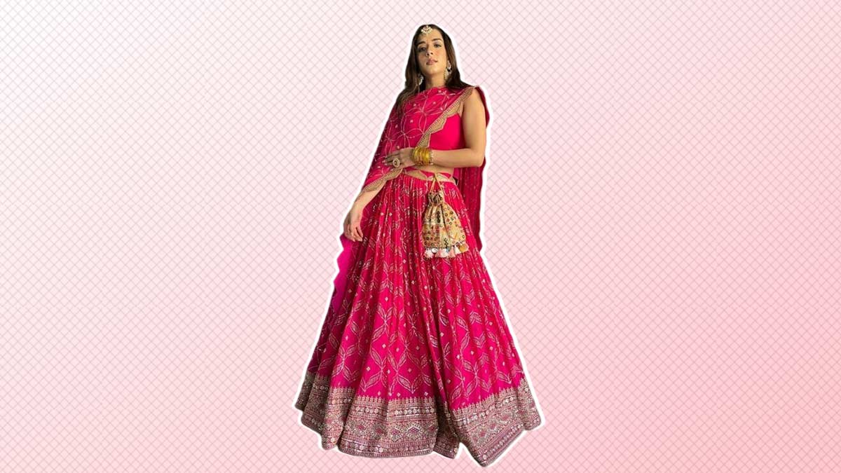 See these Celeb Inspired Ethnic Looks to to style your old saree or lehenga  - शादी में पहन रही हैं पुरानी साड़ी, नए लुक के लिए एक्ट्रेसेस से लें  स्टाइलिंग टिप्स, फैशन