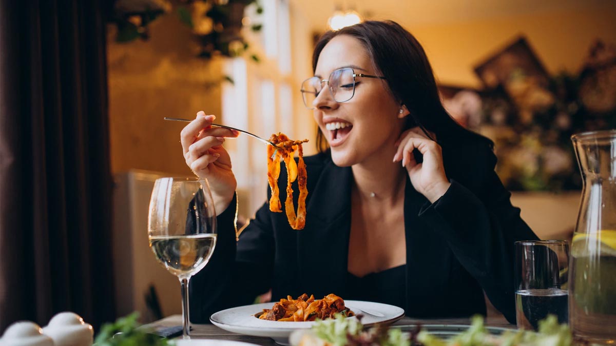 Things Not To Do After A Meal| खाना खाने के बाद इन गलतियों को न करें| Khana Khate Samay Kya Karna Chahie | things you should never do after eating | HerZindagi