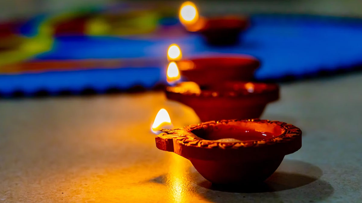 importance of applying Kajal on diwali night