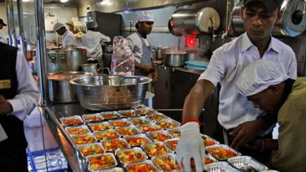 know about irctc free facility for passengers when train late