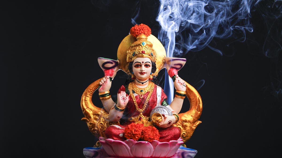 Sharad Purnima 2021 Before Diwali Goddess Lakshmi Special Pooja On