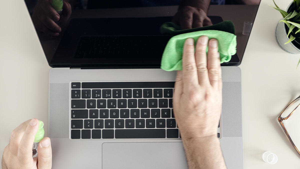 लैपटॉप को कैसे साफ करेंLaptop Cleaning Tips In HindiLaptop Ko Saaf