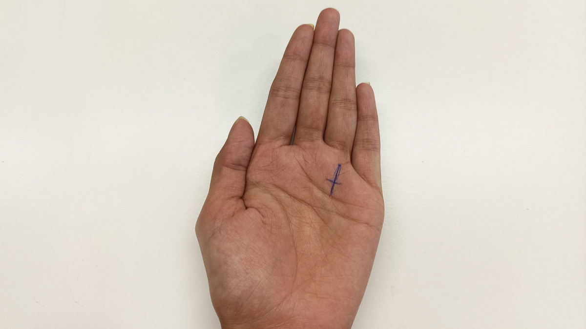 lucky line on hand for name and fame