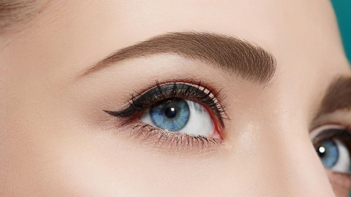 Makeup Tips For Blue Eyes Woman ब्लू आइज की महिलाओं के लिए मेकअप टिप्स