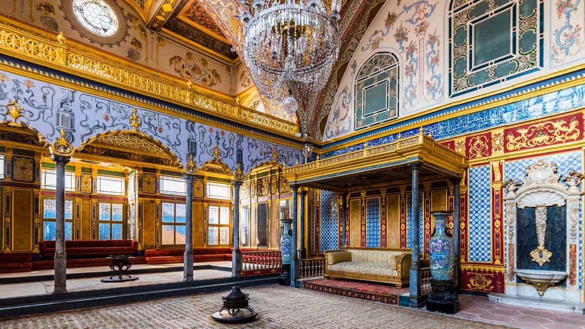 mughal harem details in hindi