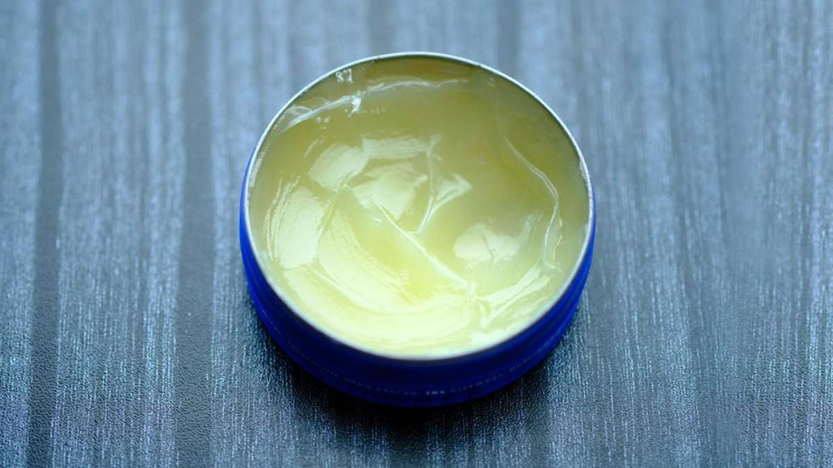 Cracked Feet Petroleum Jelly For Feetफटी एड़ियों को सही कैसे करेंफटी