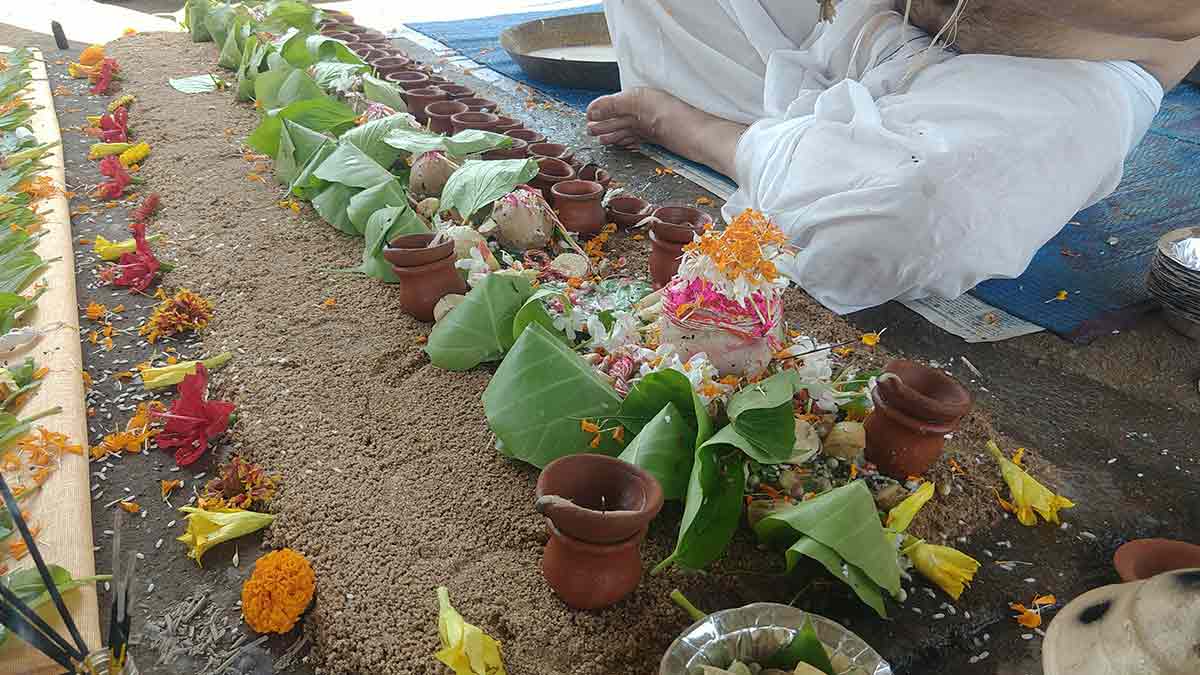 Pind Daan in Prayagraj: A Sacred Ritual for Ancestors' Blessings