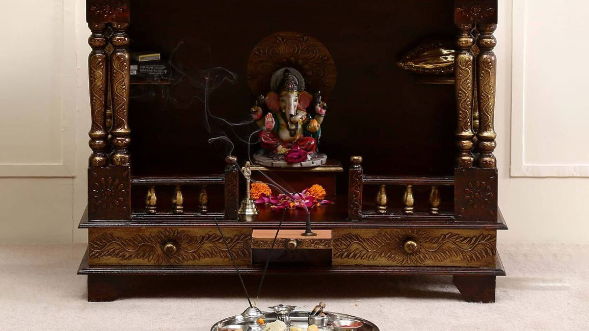 tips to clean wooden temple