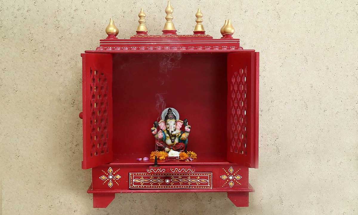 tips to paint wooden temple at home
