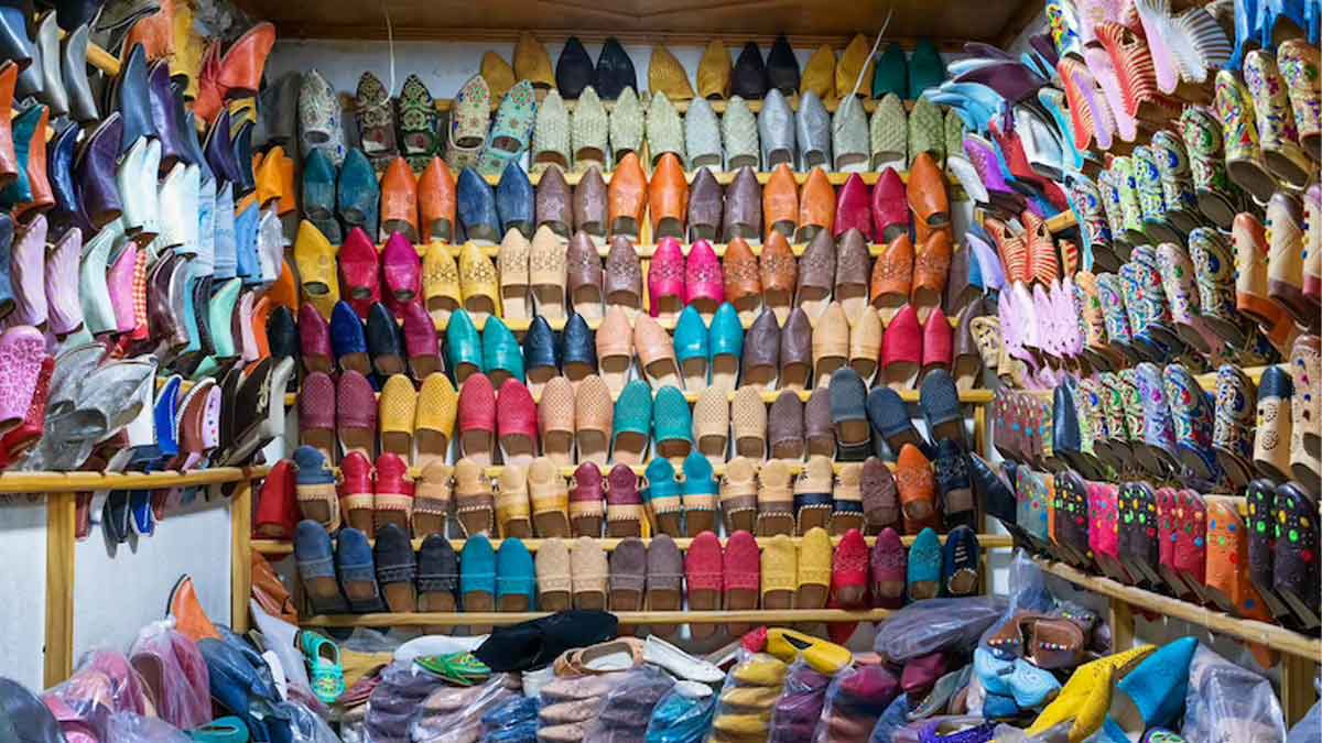 दिल्ली के इन बाजारों से खरीदें कम रेट पर ब्रांडेड जूते-चप्पल