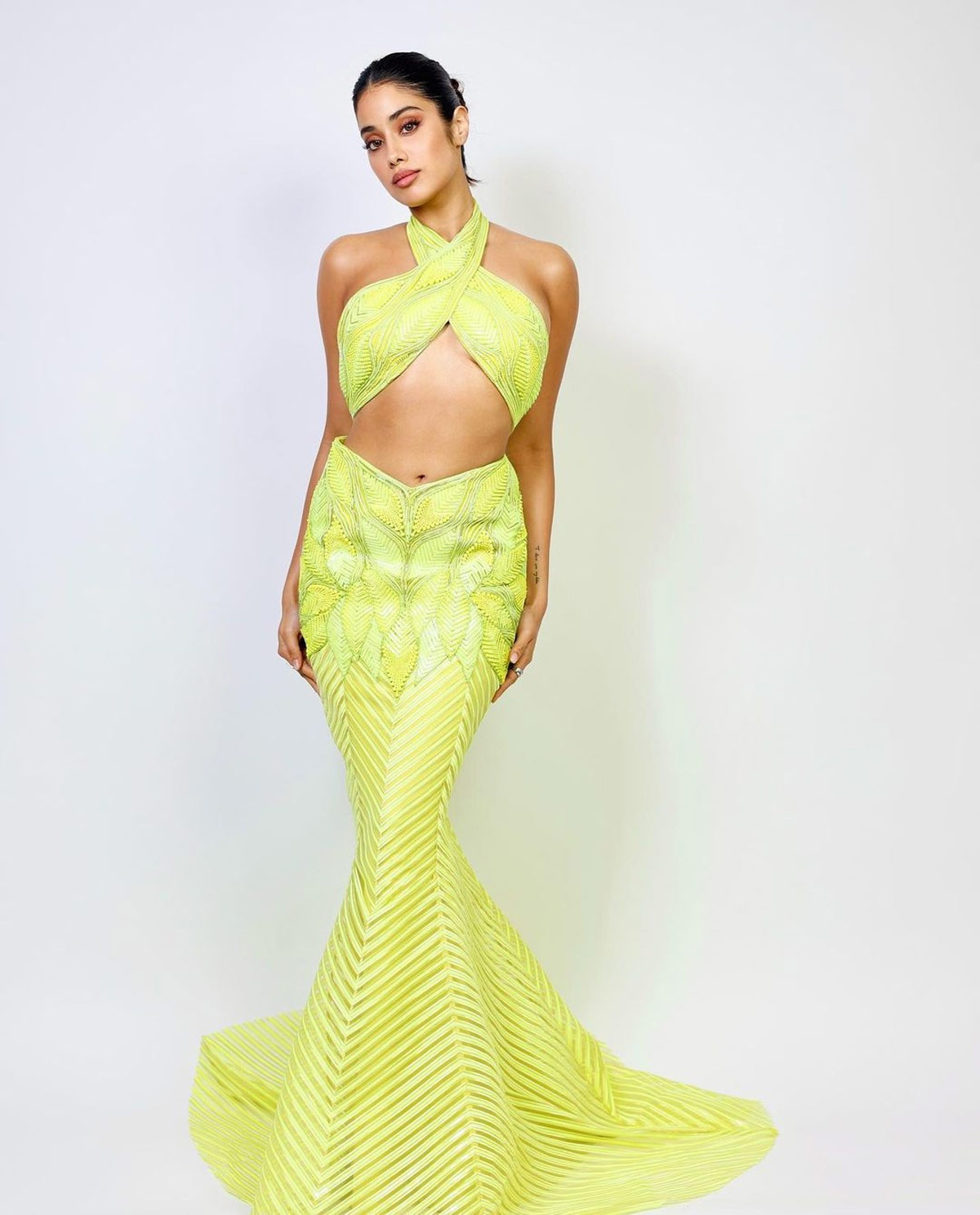 Jhanvi kapoor fish cut lehenga look