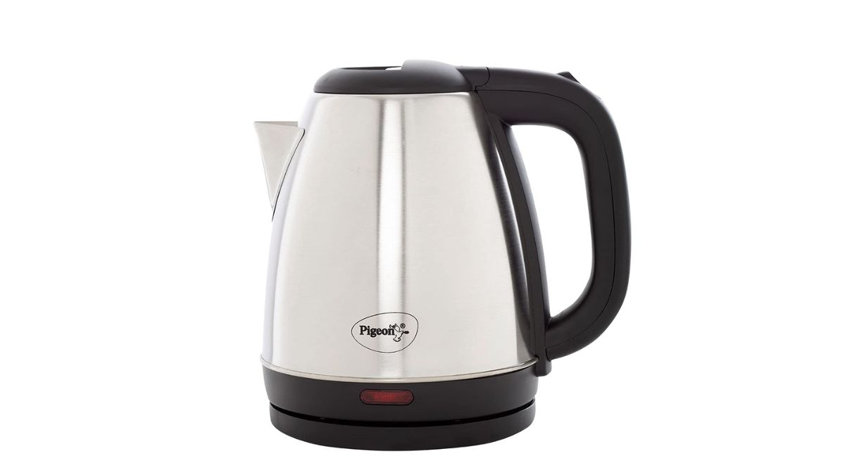 बटन दबाते ही पानी गर्म कर देता है ये मशीन, बेस्ट pigeon electric kettle का डिजाइन है एकदम