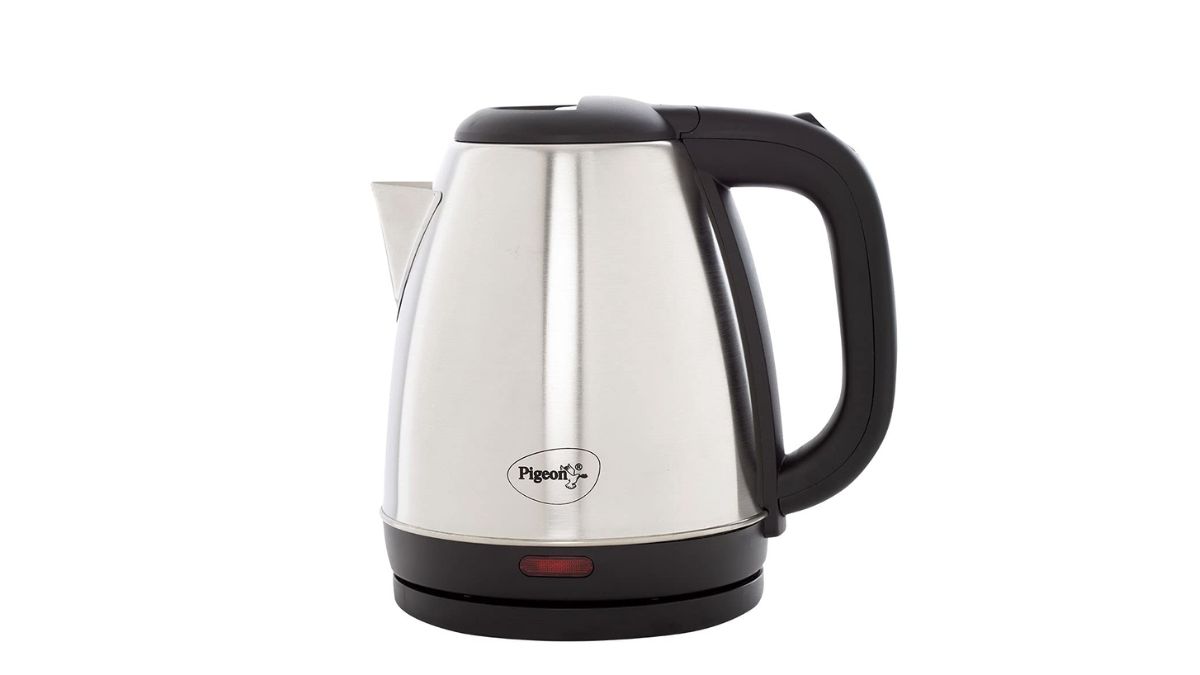 बटन दबाते ही पानी गर्म कर देता है ये मशीन, बेस्ट pigeon electric kettle