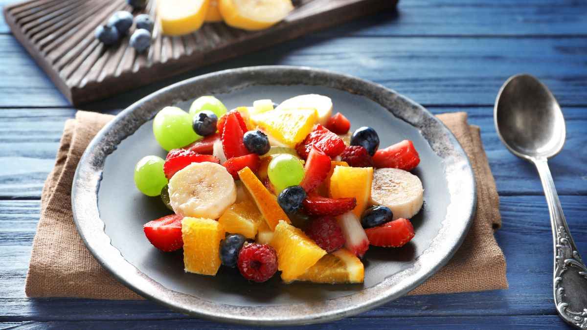Fruit Salad Recipes: स्वाद के साथ मिलेगा सेहत का पावर पैक इन फ्रूट सलाद में 