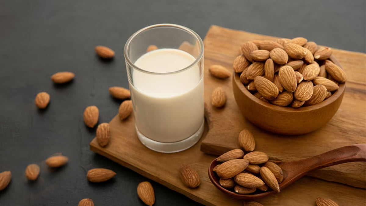 பாதாம் பால் குடிப்பதால் கிடைக்கும் எண்ணற்ற ஆரோக்கிய நன்மைகள் | health  benefits of drinking almond milk in tamil | HerZindagi Tamil