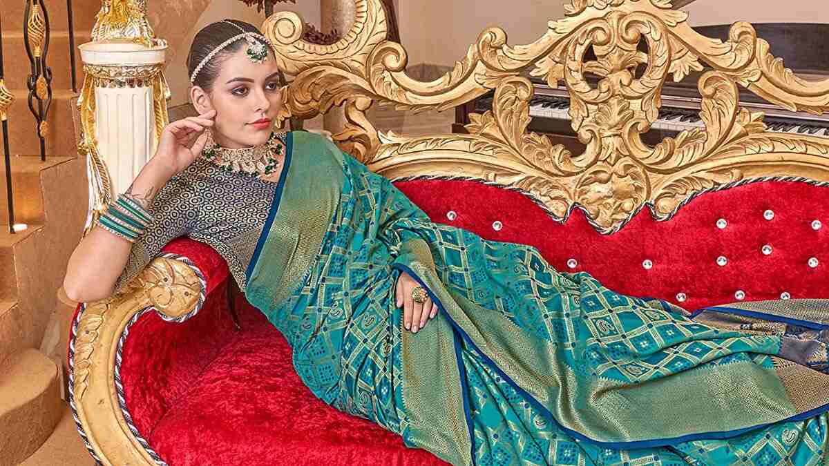 Banarasi Silk Saree महिलाओं के लिए कांचीपुरम सॉफ्ट बनारसी लिची सिल्क ब्लेंड  साड़ी ब्लाउज पीस के साथ (हरा रंग)), हरा और लाल : Amazon.in: कपड़े और  एक्सेसरीज़