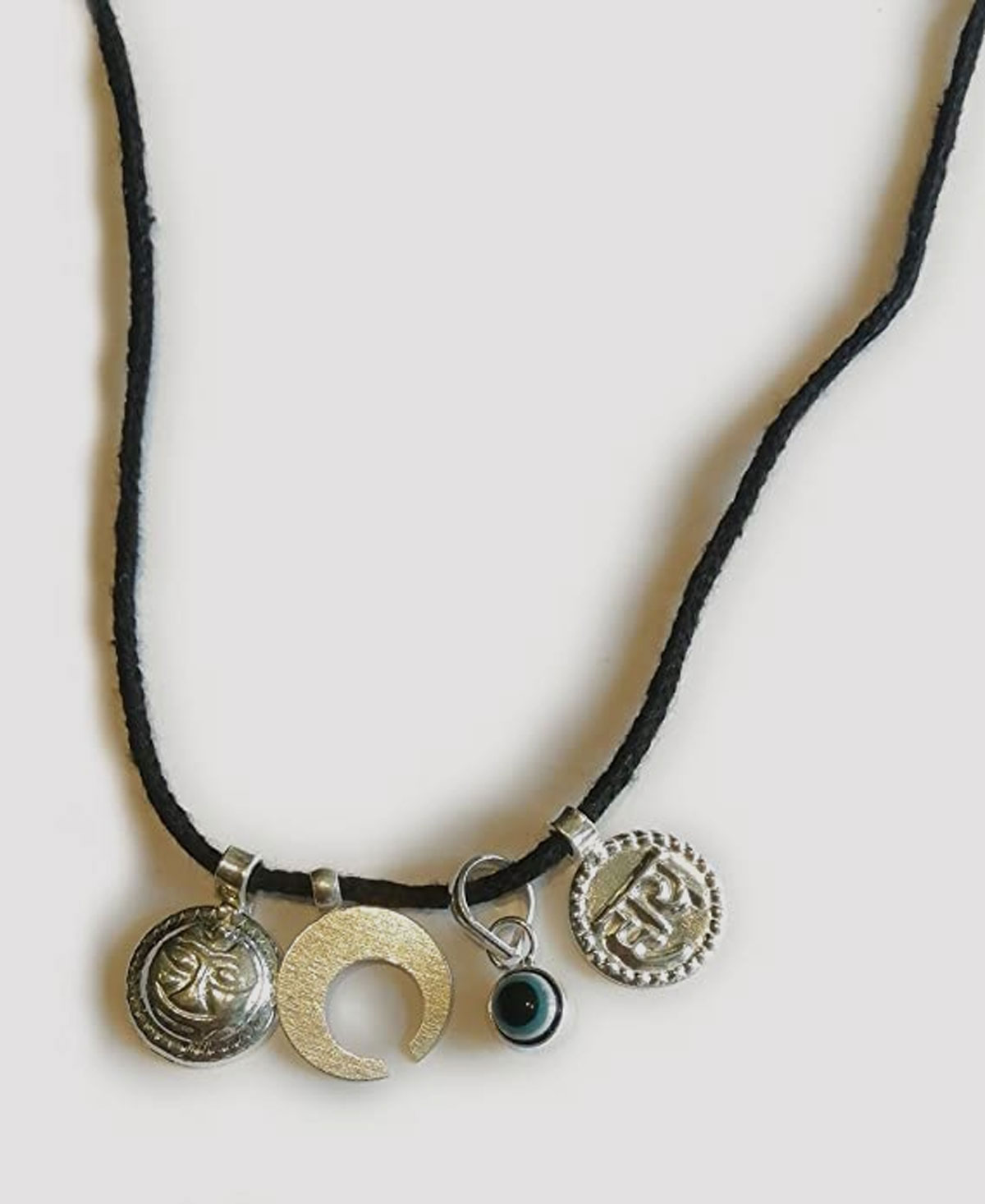 black thread not to wear