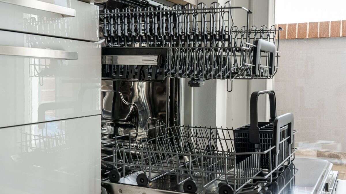 12 प्लेस सेटिंग और अनगिनत वॉश प्रोग्राम, Best Dishwasher Machine में बर्तनों को नहीं पड़ेगा घिसना