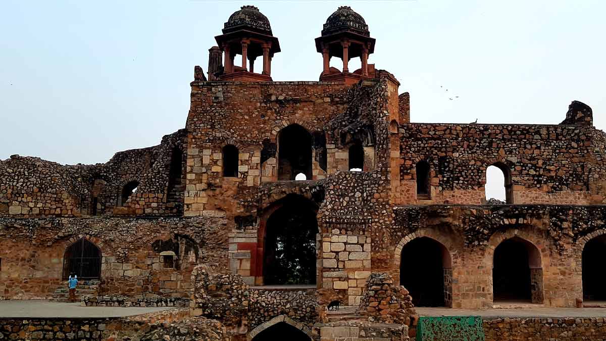 दिल्ली में सिर्फ लाल किला ही नहीं, मौजूद हैं ये फोर्ट भी