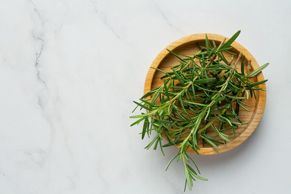 how to use rosemary oil