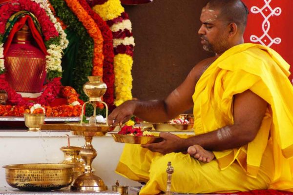 income of pujari in india