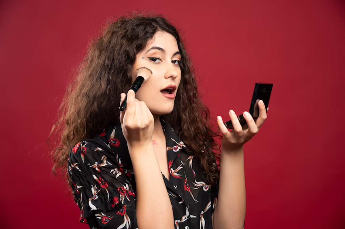 जानें क्यों मेकअप करने से पहले इस्तेमाल करना चाहिए प्राइमर why you should use primer before