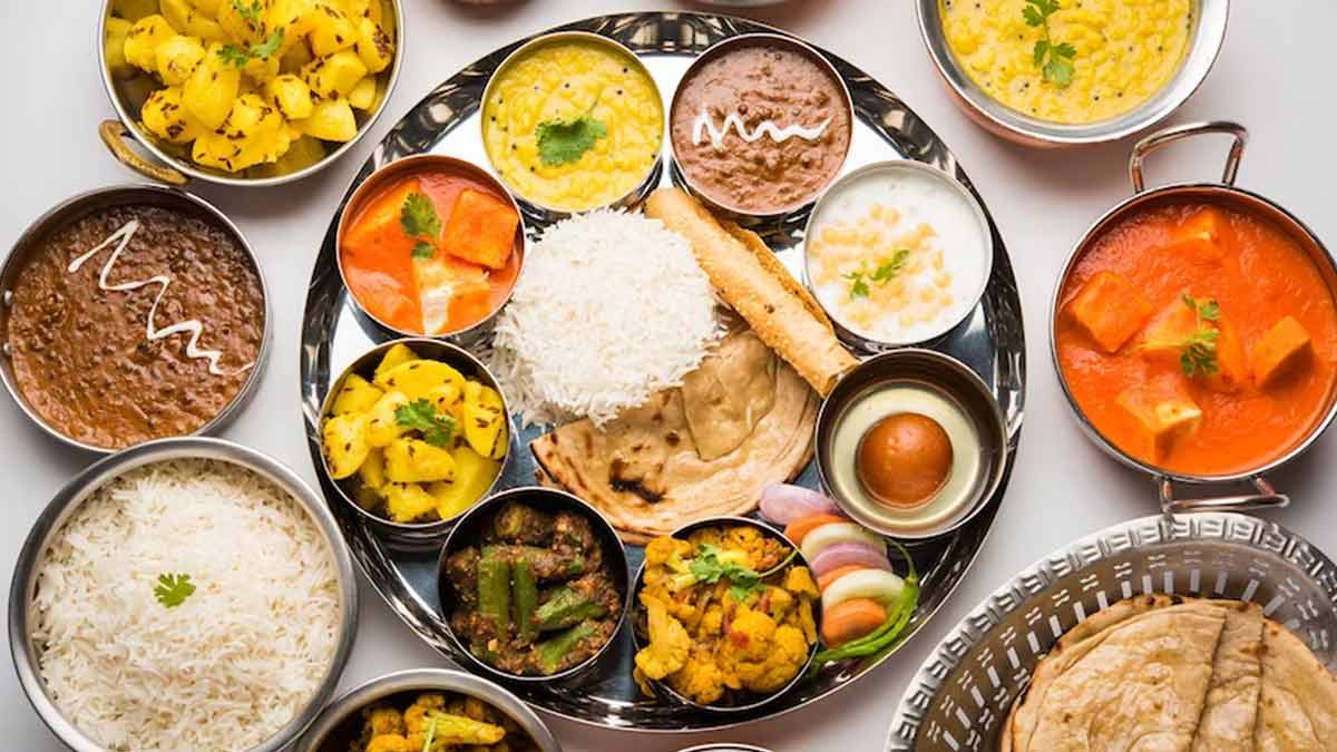 डिनर पार्टी को आप भी अंबानी स्टाइल में बना सकती हैं शाही, मेनू में शामिल  करें ये पारंपरिक डिशेज | best menu for dinner party | HerZindagi