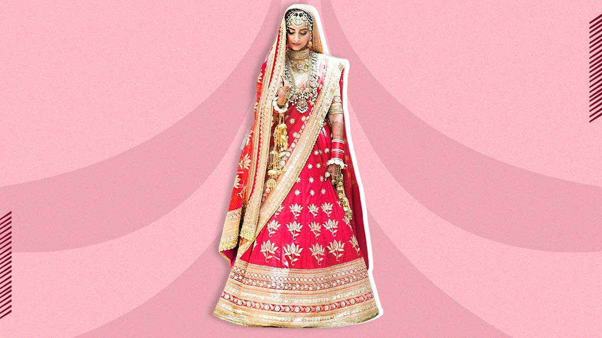 क्या है लाल जोड़े का रहस्य, क्यों शादी में दुल्हन पहनती है सिर्फ इस रंग का  लहंगा, जानें धार्मिक महत्व - Hindu marriage rituals why bride wear only red  lehenga in her