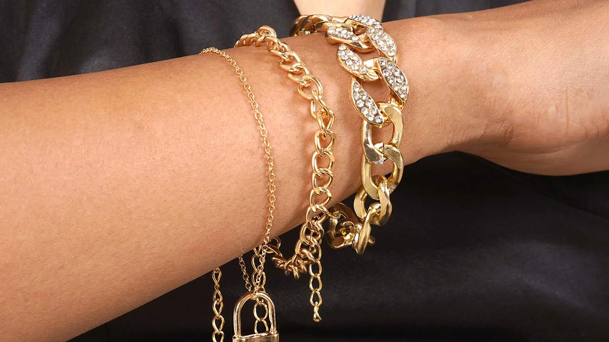 SJM Jewelry Shop - Best seller bracelet ✓HINDI NASASANLA ✓Cash on Delivery  ✓Everyday use ✓Hindi kumukupas,kahit mabasa at ilaba ✓made to order |  Facebook