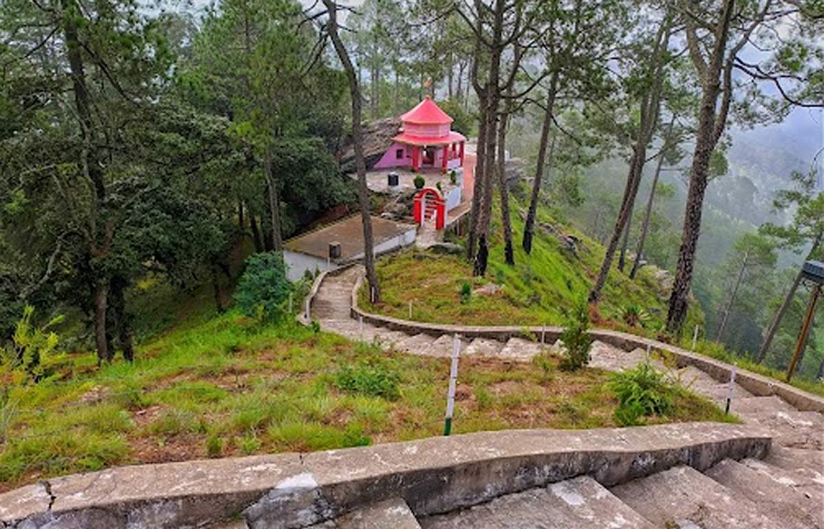 way to Kasar Devi Temple