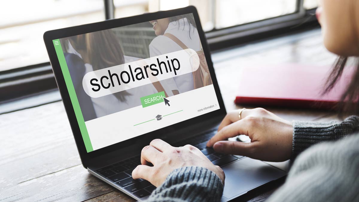 what are scholarships benefits
