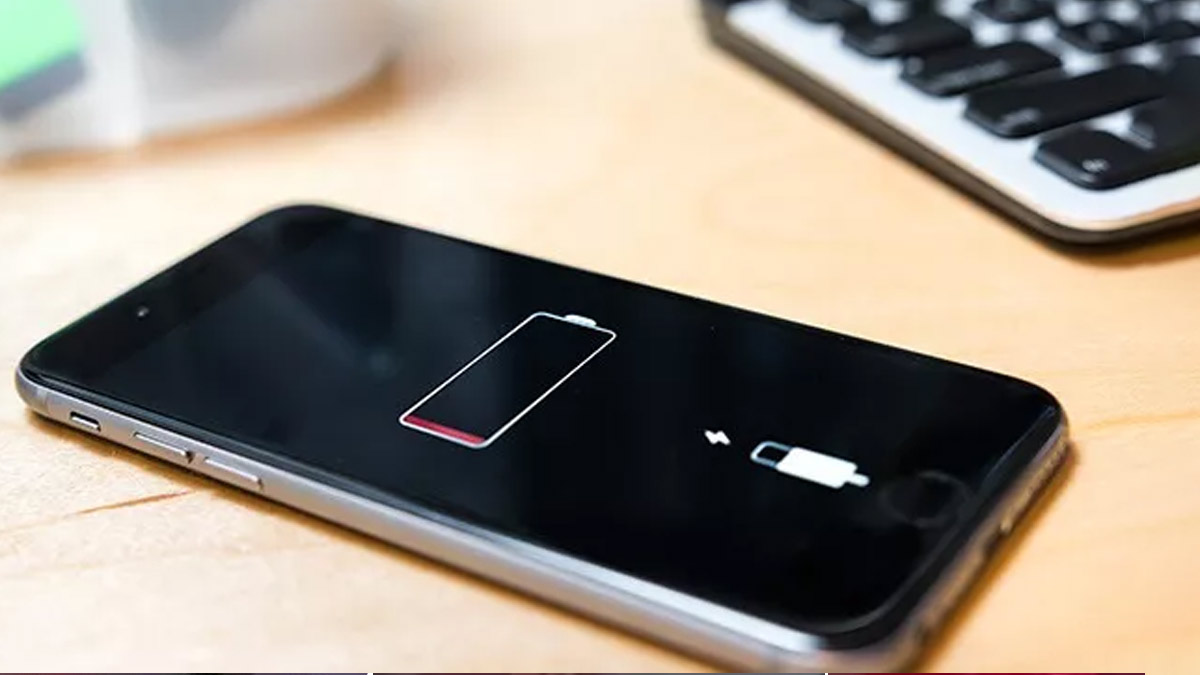 क्या आपने आईफोन की बैटरी जल्दी हो जाती है खत्म? लें इन ट्रिक्स की मदद | why  is my iphone battery draining so fast | HerZindagi