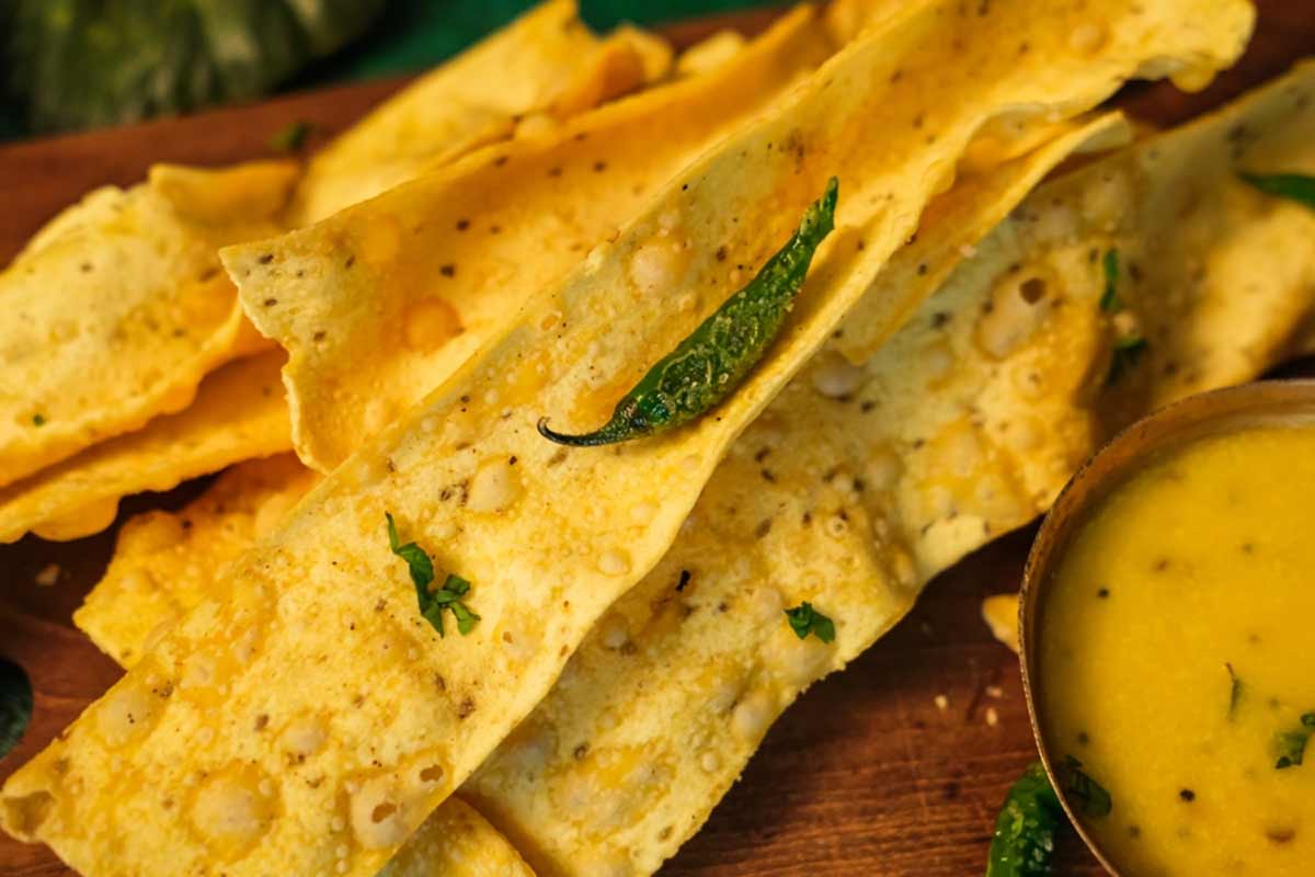 Easy tips to make perfect gujarati fafda in hindi