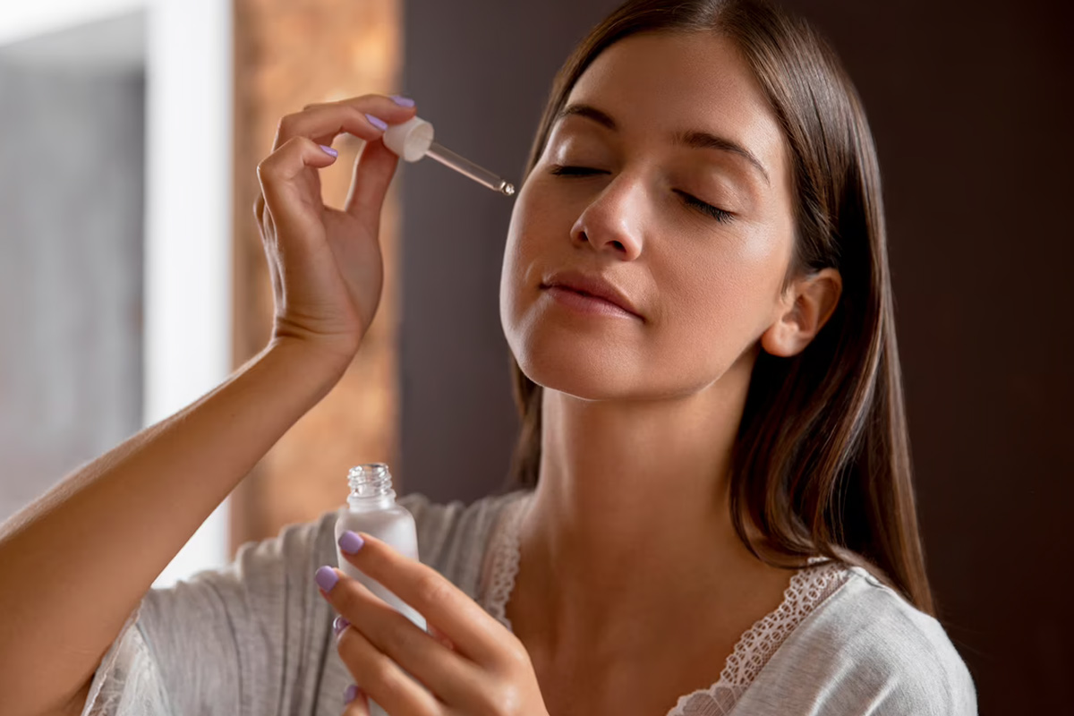 DIY Oily Skin Serum सिर्फ इन 2 चीजों को मिलाकर घर पर बनाएं ऑयली स्किन