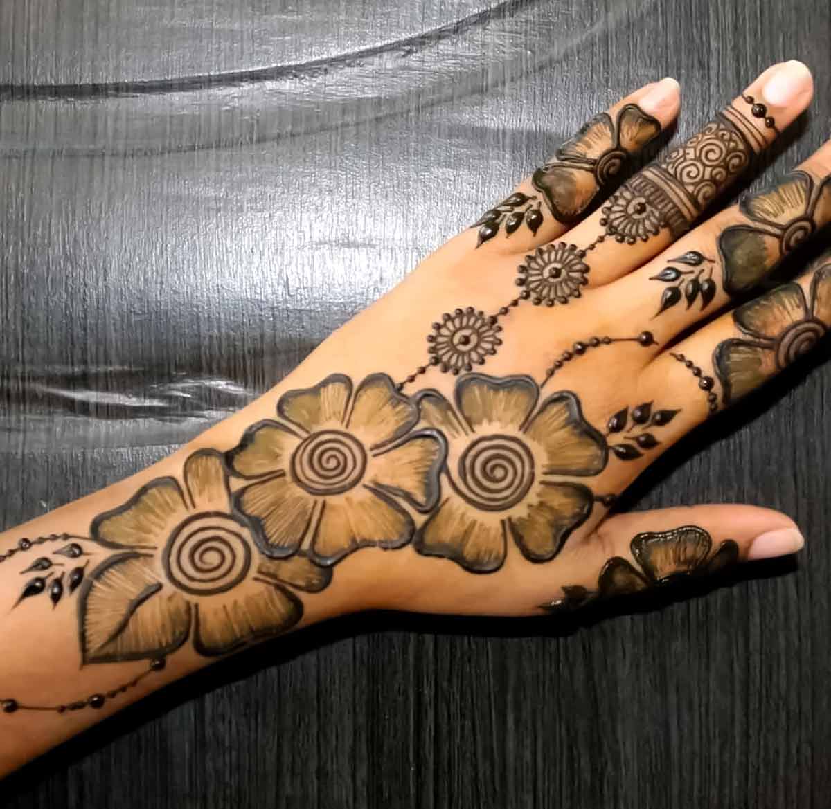 Flower bail mehndi designs