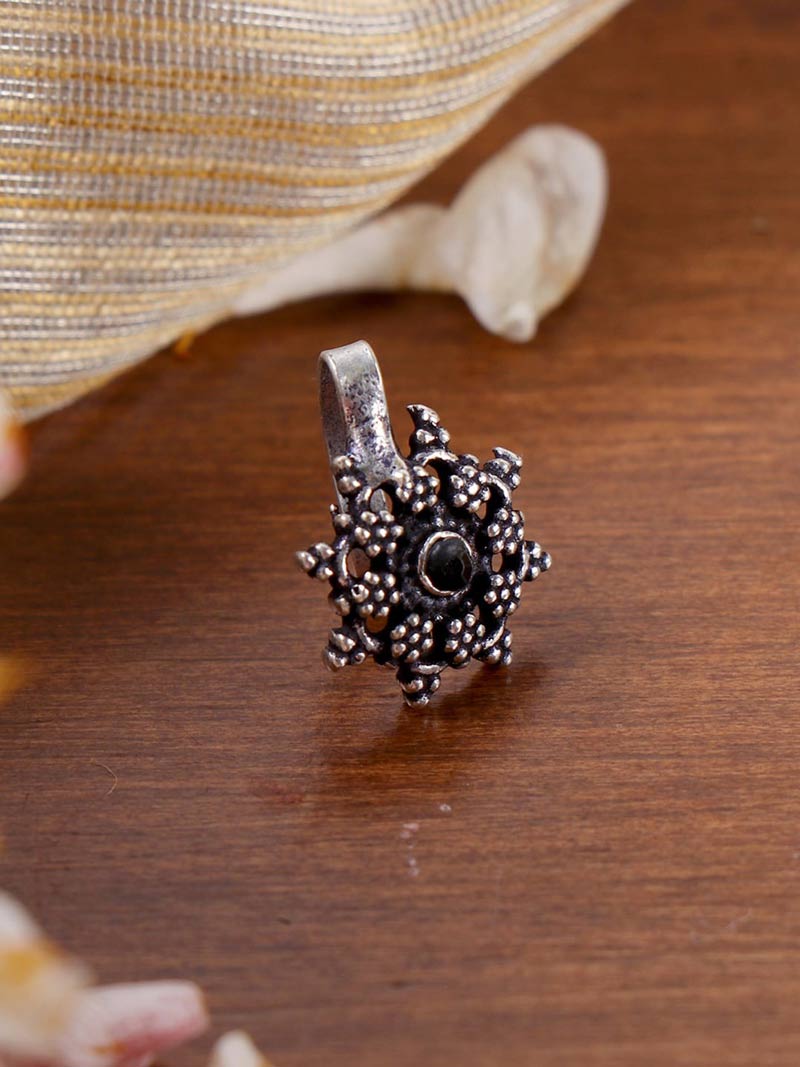 Flower work nose pin