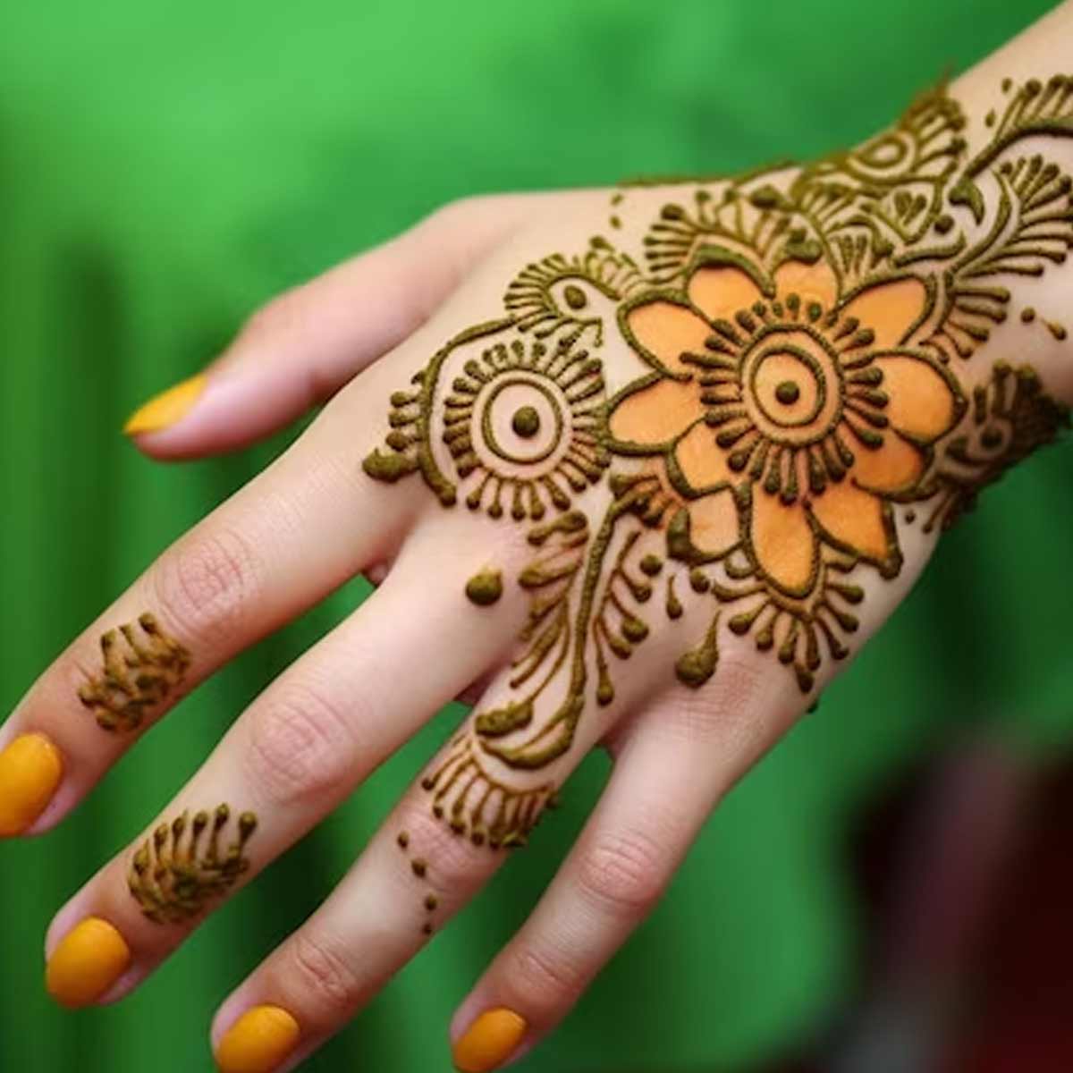 From QR Codes To Floral Patterns, 5 Mehendi Designs For Sisters To Get This Raksha  Bandhan 2023