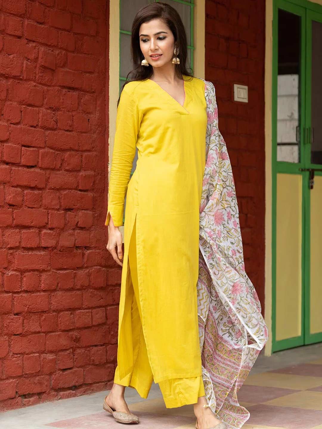 Plain suit with full sleeves