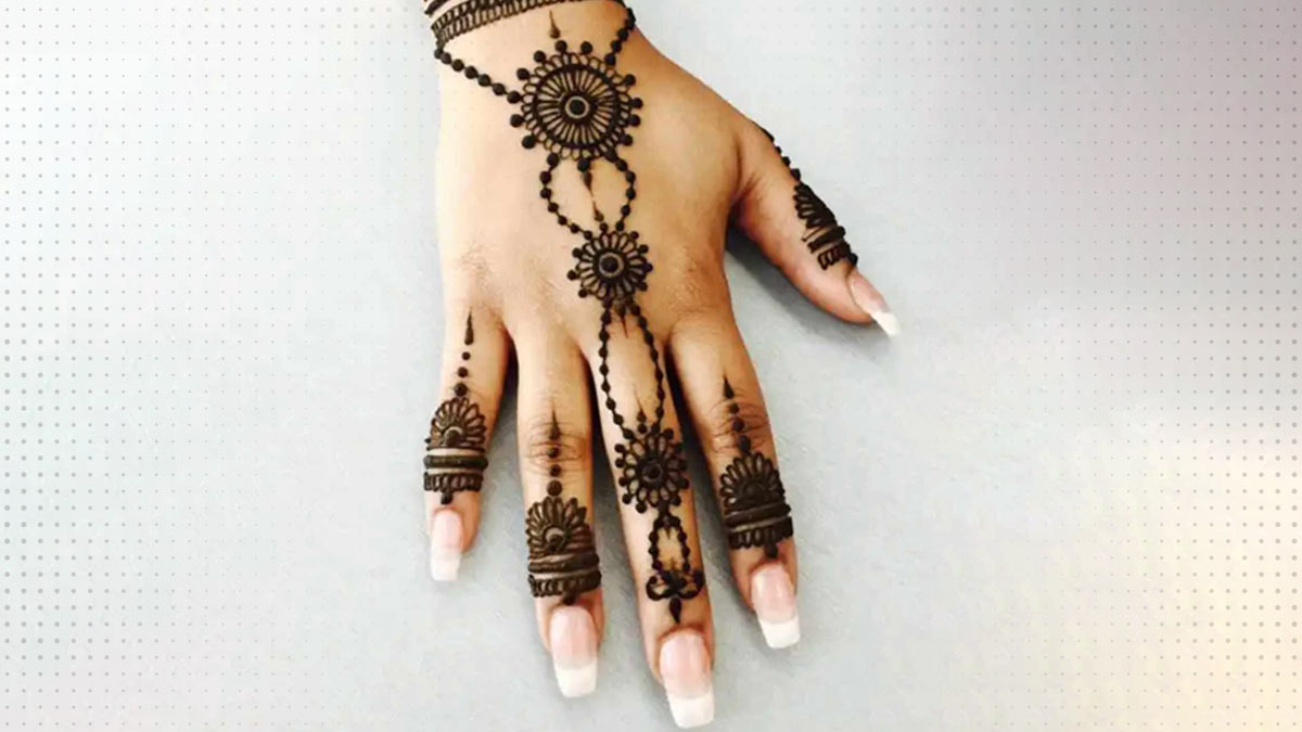 karwa Chauth Mehndi Designs: करवा चौथ पर 15 मिनट में लगाएं ये आसान मेहंदी  डिजाइन | easy mehndi designs for karwa chauth | HerZindagi