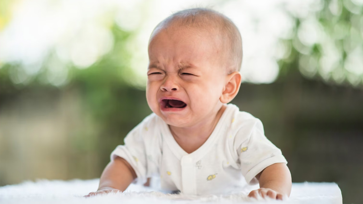 सपने में मंदिर के अंदर रोते हुए बच्चे को देखना हो सकता है इन 5 बातों का संकेत baby crying in