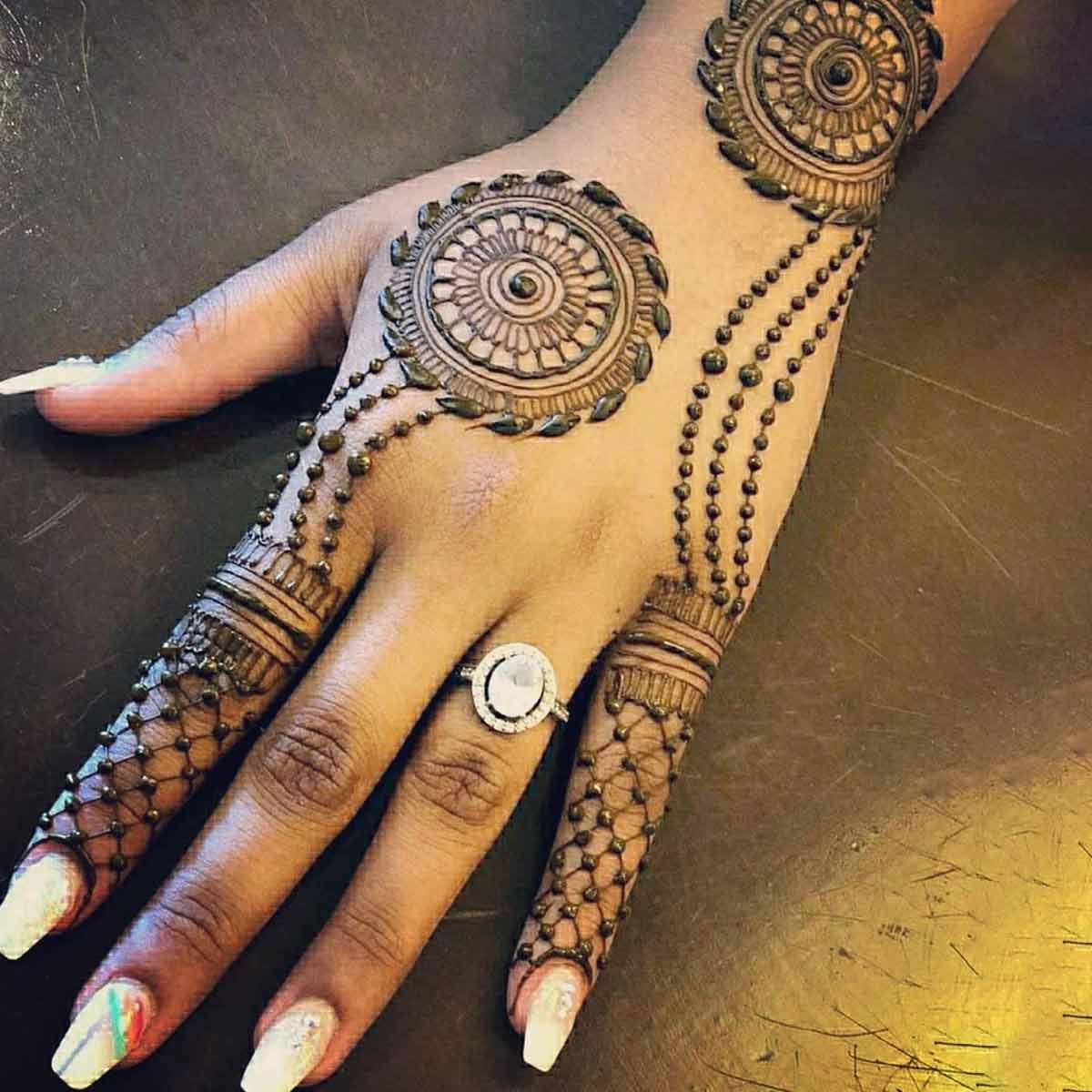 bail style mandala mehndi