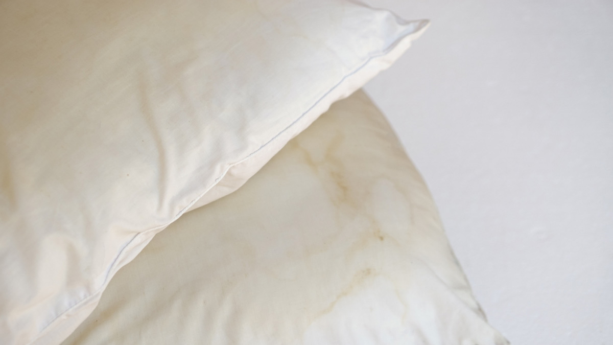 Step-By-Step Guide To Wash Pillows In Washing Machine | HerZindagi