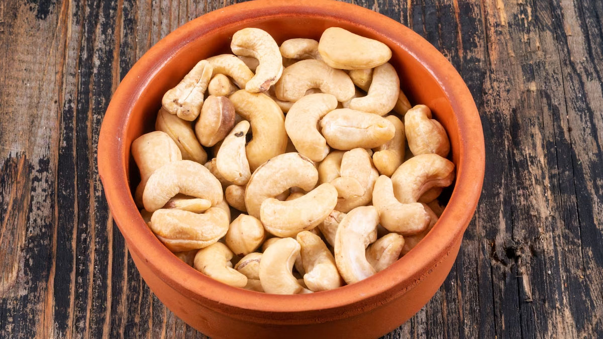 Soaked Cashew Benefits ஊறவைத்த முந்திரியில் கொட்டிக்கிடக்கும்