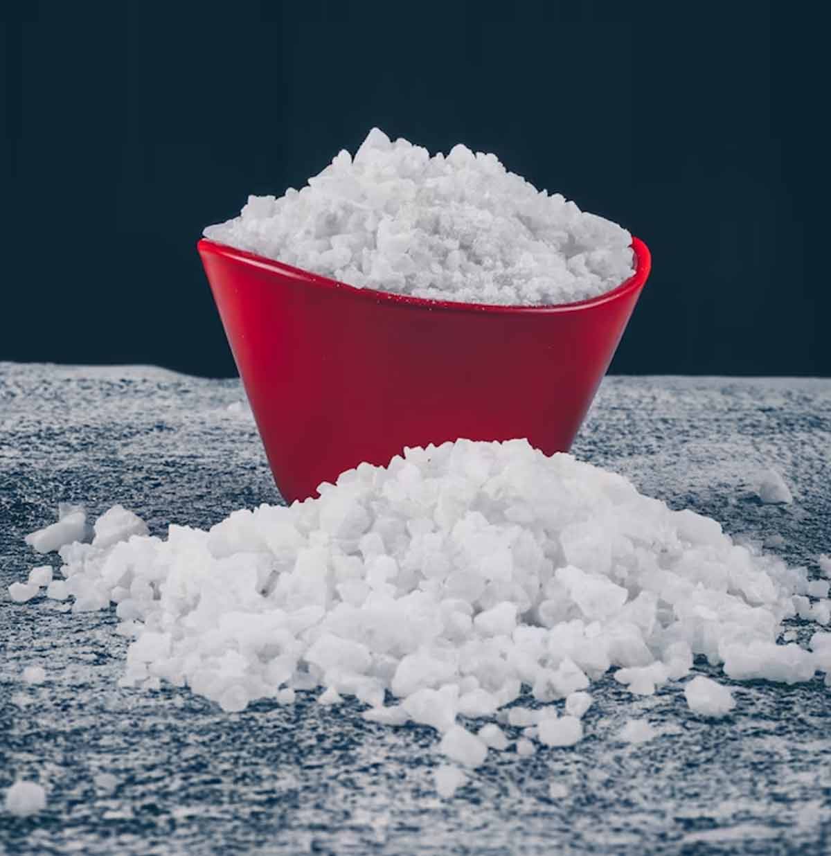 caustic soda for yellowish clothes,