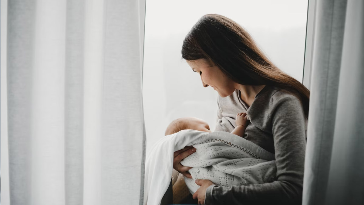 World Breastfeeding Week तनाव का ब्रेस्ट मिल्क पर क्या होता है असर